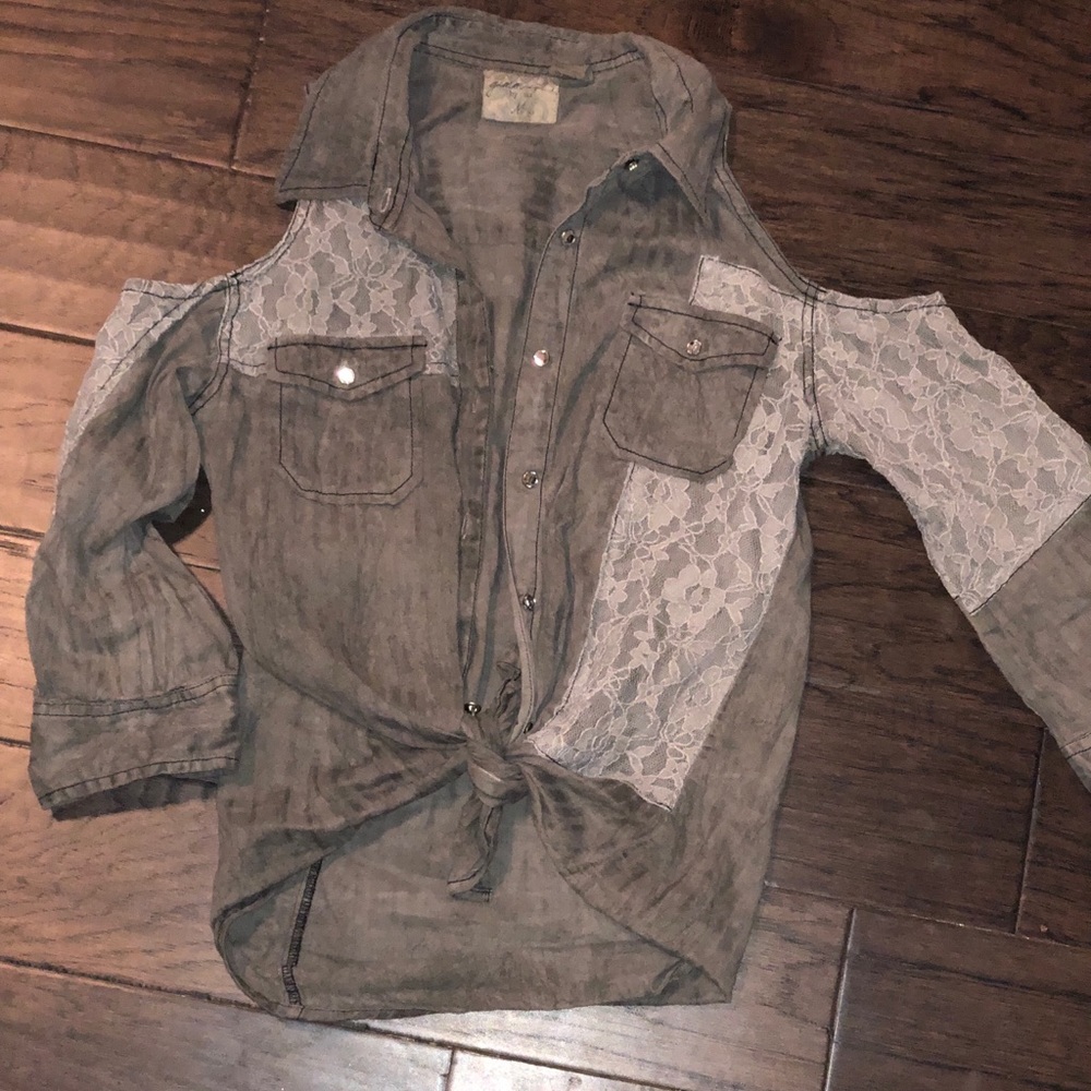 Gimmicks 3/4 Length Button Up - image 1